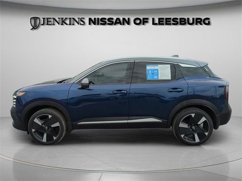 Certified 2025 Nissan Kicks SR image 2