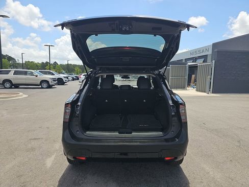 Used 2025 Nissan Kicks SR FWD image 17