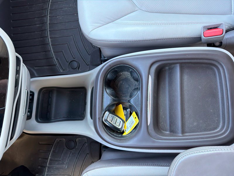 Used 2019 Chrysler Pacifica Touring-L w/ Tire & Wheel Group FWD image 21