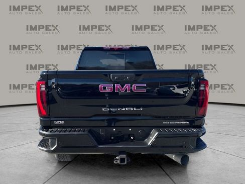Used 2025 GMC Sierra 2500 Denali image 4