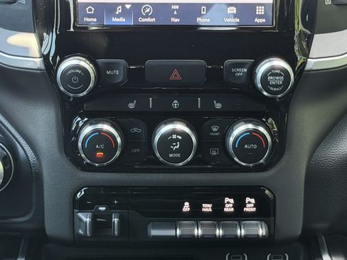 Used 2022 RAM 1500 Big Horn w/ Night Edition AWD/4WD image 23