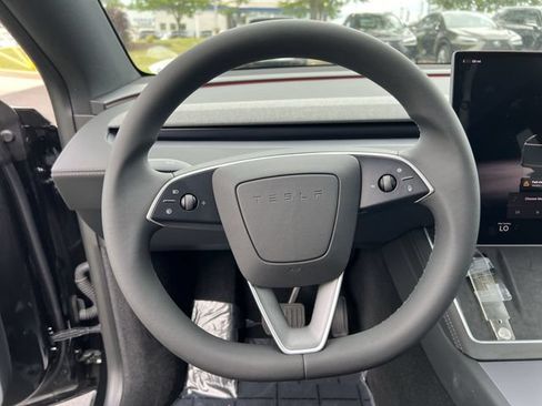 Used 2026 Tesla Model Y 2WD image 12