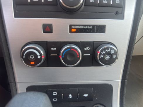 Used 2011 GMC Acadia SL w/ Preferred Package FWD image 28