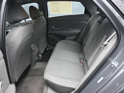 Used 2025 Hyundai Elantra SEL FWD image 10