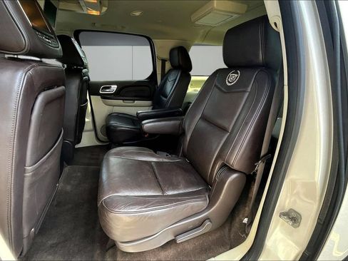 Used 2013 Cadillac Escalade ESV Platinum AWD/4WD image 22