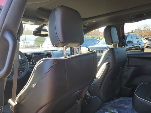 New 2026 Chrysler Pacifica Limited w/ S Appearance Package image 12