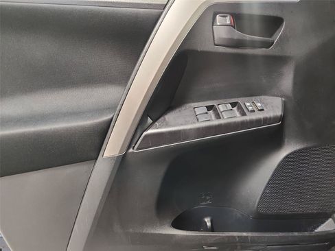 Used 2017 Toyota RAV4 LE AWD/4WD image 19