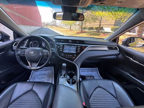 Used 2018 Toyota Camry SE FWD image 7