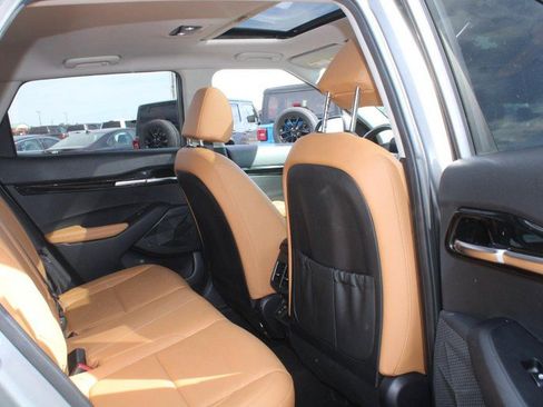 Used 2024 Kia Seltos EX image 11