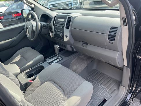 Used 2012 Nissan Frontier SV w/ SV Premium Utility Pkg AWD/4WD image 11
