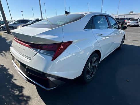 Used 2025 Hyundai Elantra SEL FWD image 5