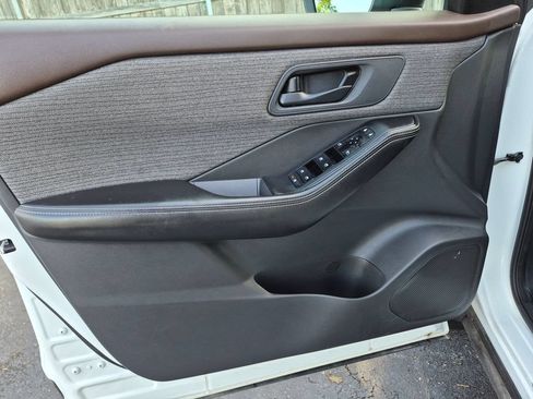 Used 2021 Nissan Rogue S FWD image 12