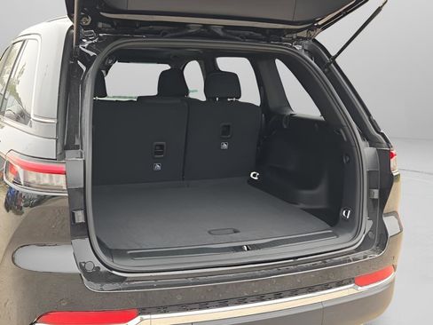 New 2025 Jeep Grand Cherokee Laredo X image 25