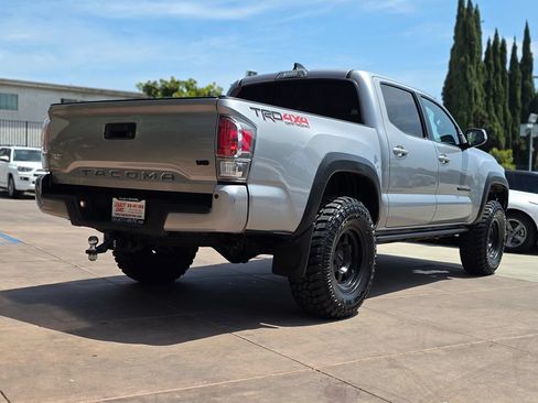 Used 2021 Toyota Tacoma TRD Off-Road w/ Technology Package AWD/4WD image 12