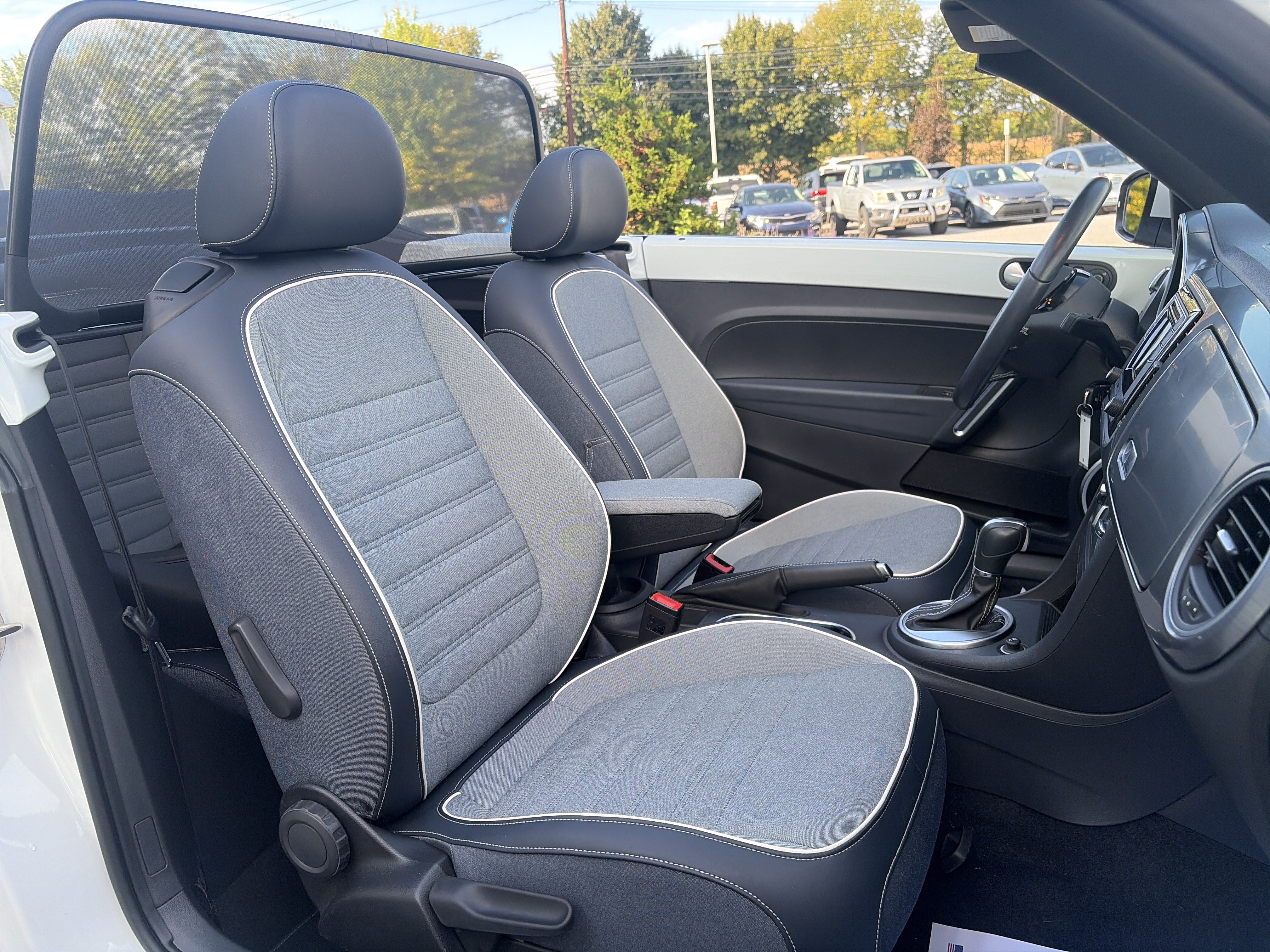 Used 2016 Volkswagen Beetle 1.8T Denim FWD image 24