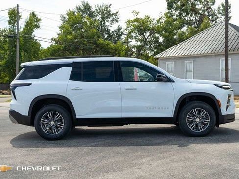 New 2026 Chevrolet Traverse LT w/ Enhanced Driving Package FWD image 3