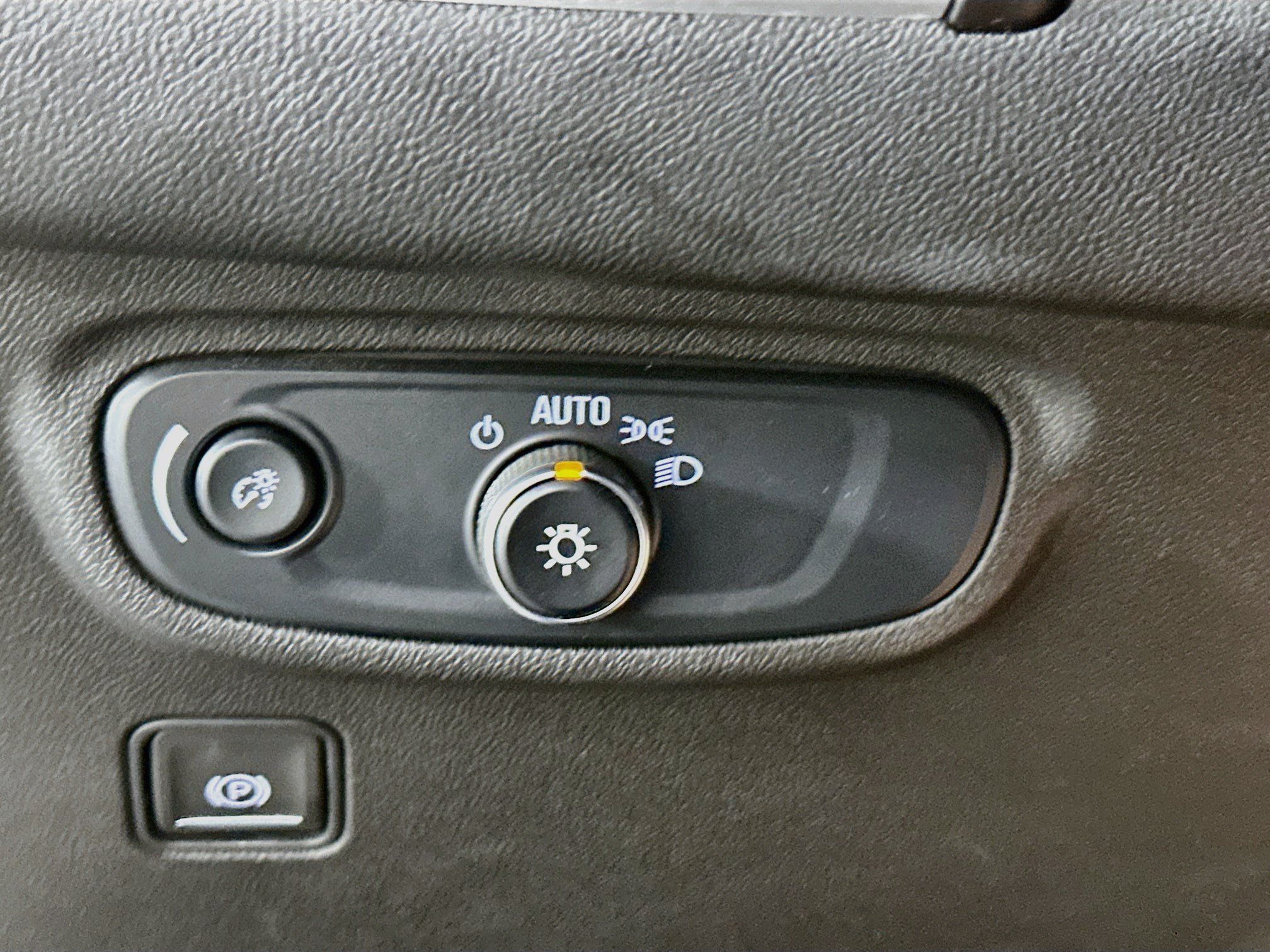 Used 2024 GMC Terrain SLE FWD image 16