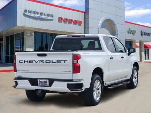 Used 2025 Chevrolet Silverado 1500 Custom image 5