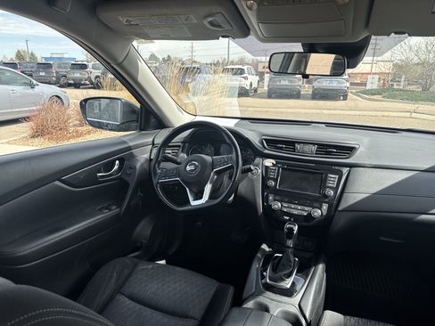 Used 2020 Nissan Rogue SV image 19