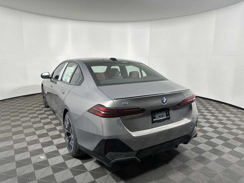 New 2026 BMW i5 eDrive40 w/ M Sport Package image 3