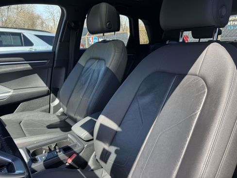 Used 2019 Audi Q3 2.0T Premium w/ Convenience Package AWD/4WD image 23
