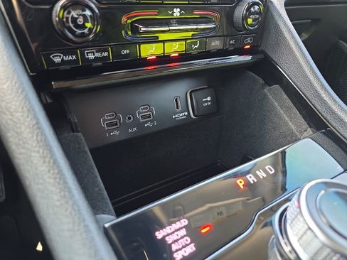 Used 2023 Jeep Grand Cherokee L Limited w/ Black Appearance Package image 34