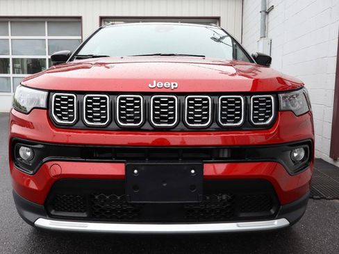 Used 2025 Jeep Compass Limited AWD/4WD image 2