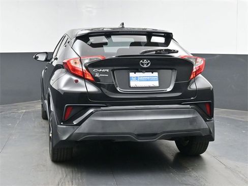 Used 2018 Toyota C-HR image 9