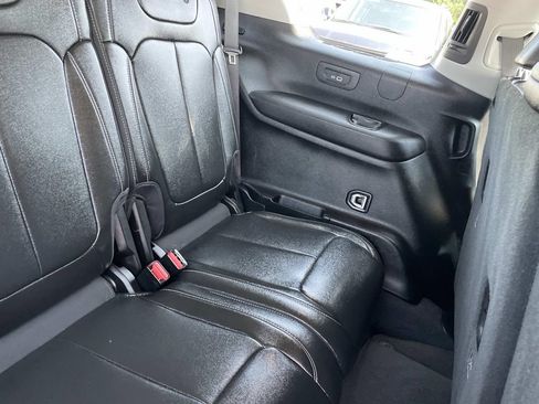 Used 2023 Jeep Grand Cherokee L Limited AWD/4WD image 25