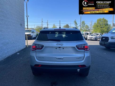 Used 2024 Jeep Compass Latitude AWD/4WD image 6