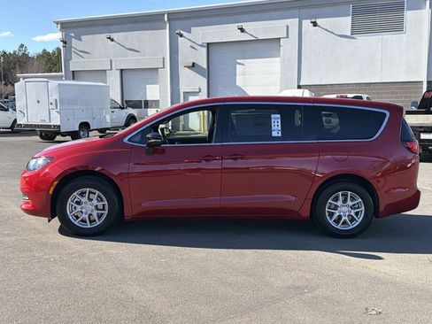 New 2026 Chrysler Voyager LX image 10