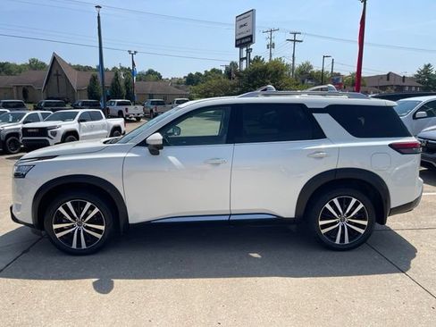 Used 2024 Nissan Pathfinder Platinum w/ Cargo Package AWD/4WD image 9