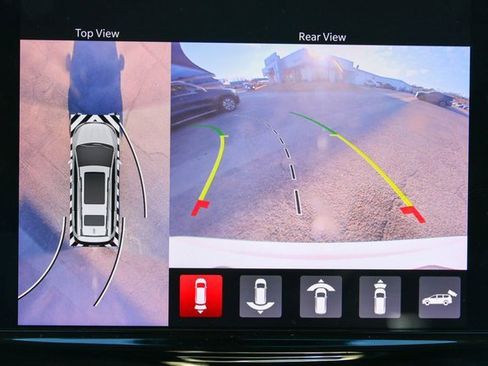 Used 2021 Chrysler Pacifica Touring-L image 32