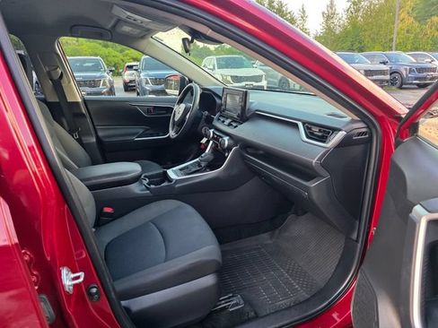 Used 2021 Toyota RAV4 LE AWD/4WD image 11