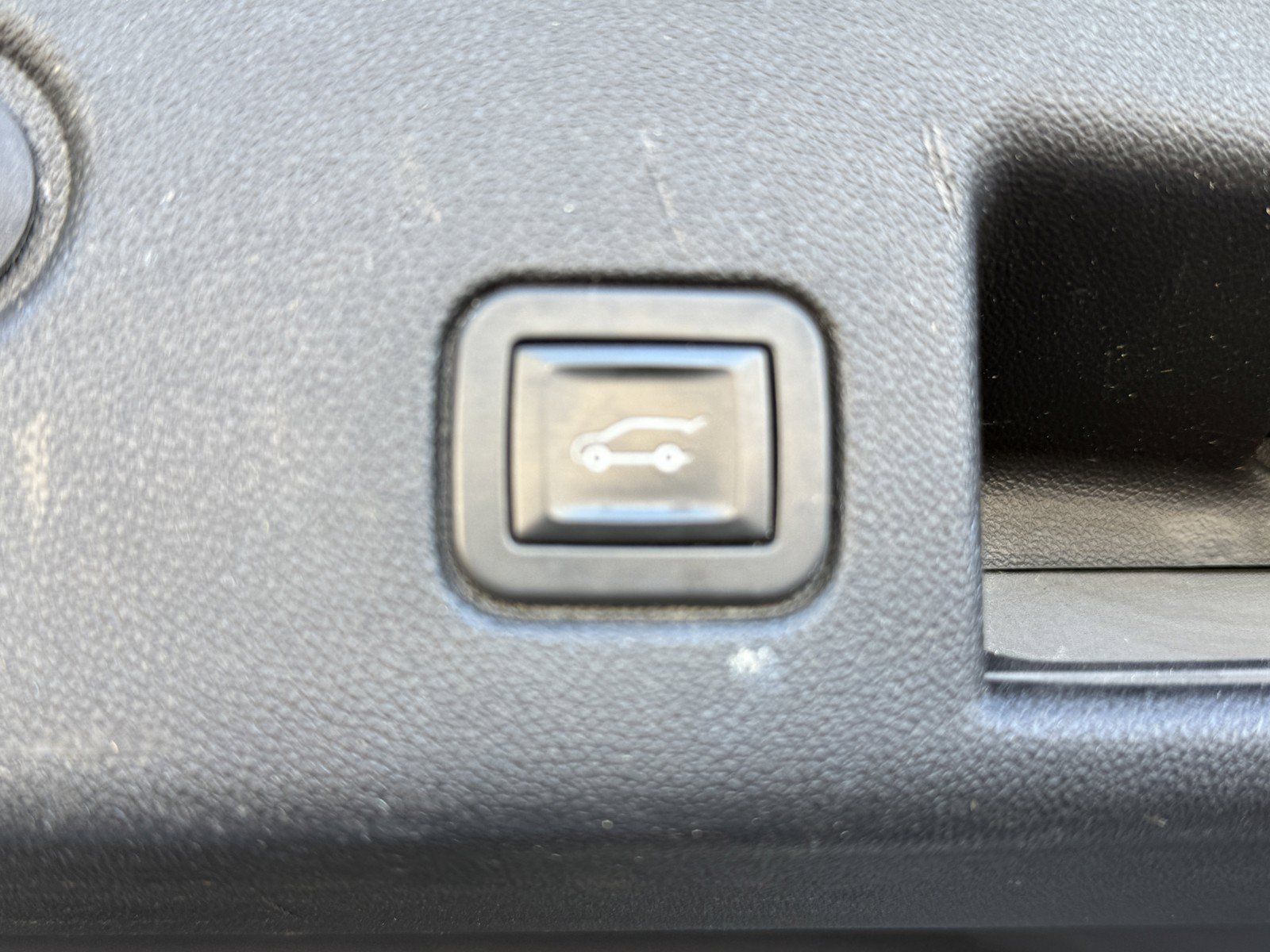 Used 2018 Chevrolet Equinox LT w/ Sun & Infotainment Package FWD image 33