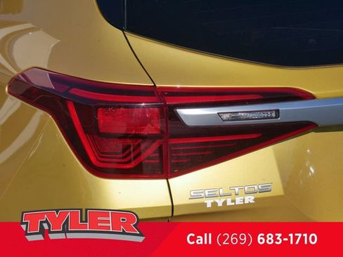 Used 2023 Kia Seltos S w/ Navigation Package FWD image 12