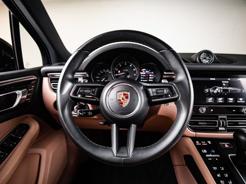 Certified 2023 Porsche Macan AWD/4WD image 26