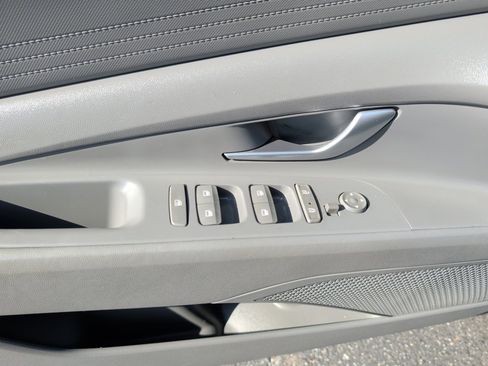 Used 2023 Hyundai Elantra SE w/ Preferred Accessory Package image 32