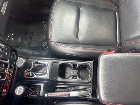 Used 2022 Jeep Wrangler Unlimited Rubicon w/ Dual Top Group image 23