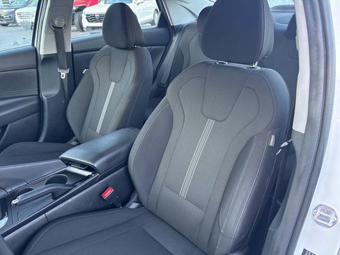 Used 2023 Hyundai Elantra SE image 14