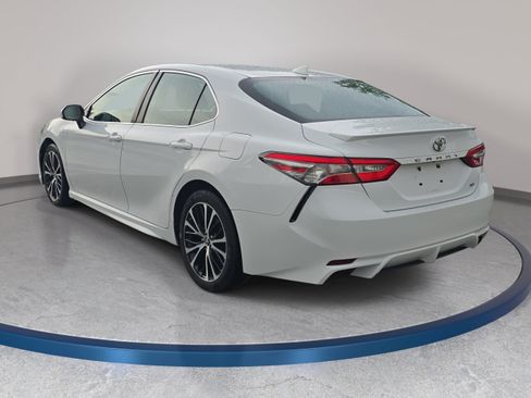 Used 2019 Toyota Camry SE FWD image 7