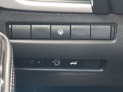 Used 2025 Nissan Rogue SV FWD image 25