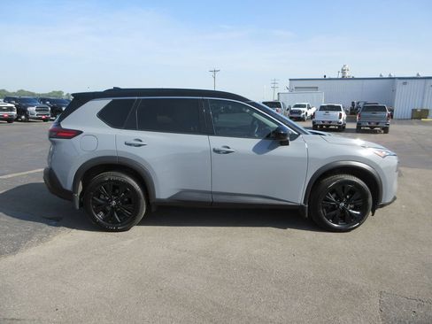 Used 2023 Nissan Rogue SV w/ SV Premium B Package AWD/4WD image 4