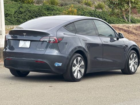 Used 2020 Tesla Model Y Long Range image 8