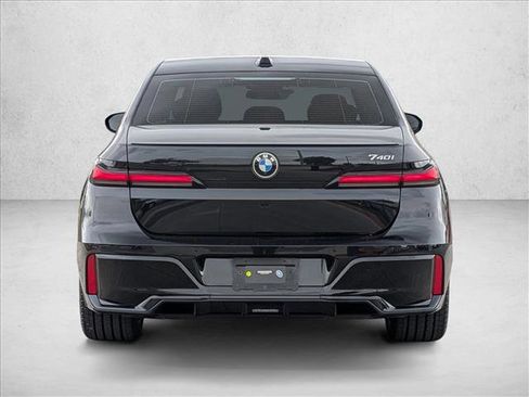 Used 2023 BMW 740i w/ Parking Assistance Package RWD image 7