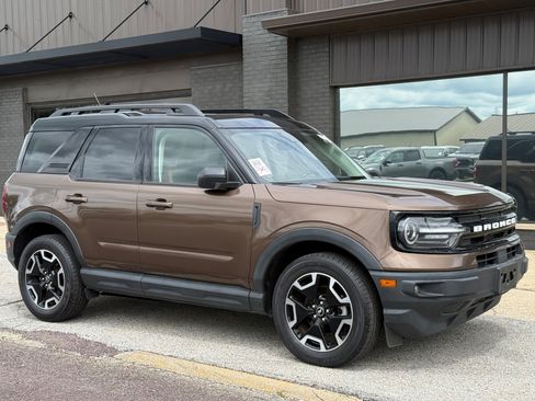 Used 2022 Ford Bronco Sport Outer Banks w/ Tech Package AWD/4WD image 3