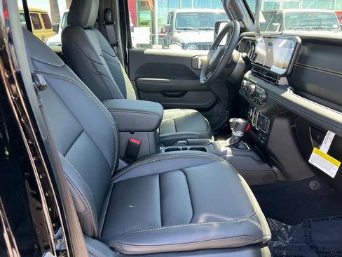 New 2025 Jeep Gladiator Sport image 11