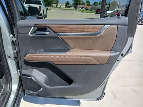 New 2026 GMC Acadia Denali Ultimate w/ LPO, Floor Liner Package AWD/4WD image 20