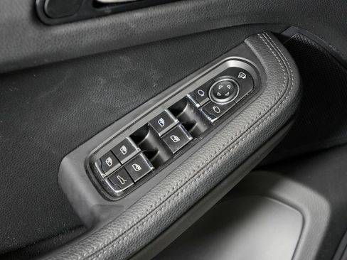 Certified 2023 Porsche Macan Turbo AWD/4WD image 16