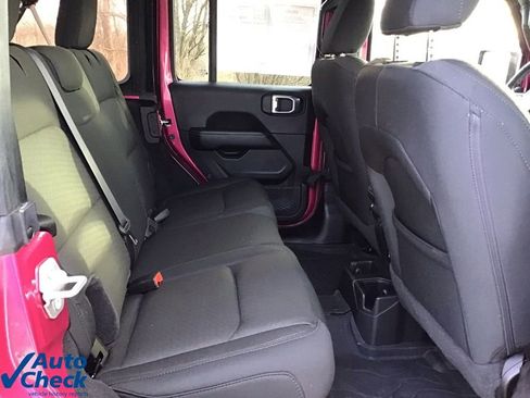 Used 2022 Jeep Wrangler Unlimited Sahara w/ Cold Weather Group image 15